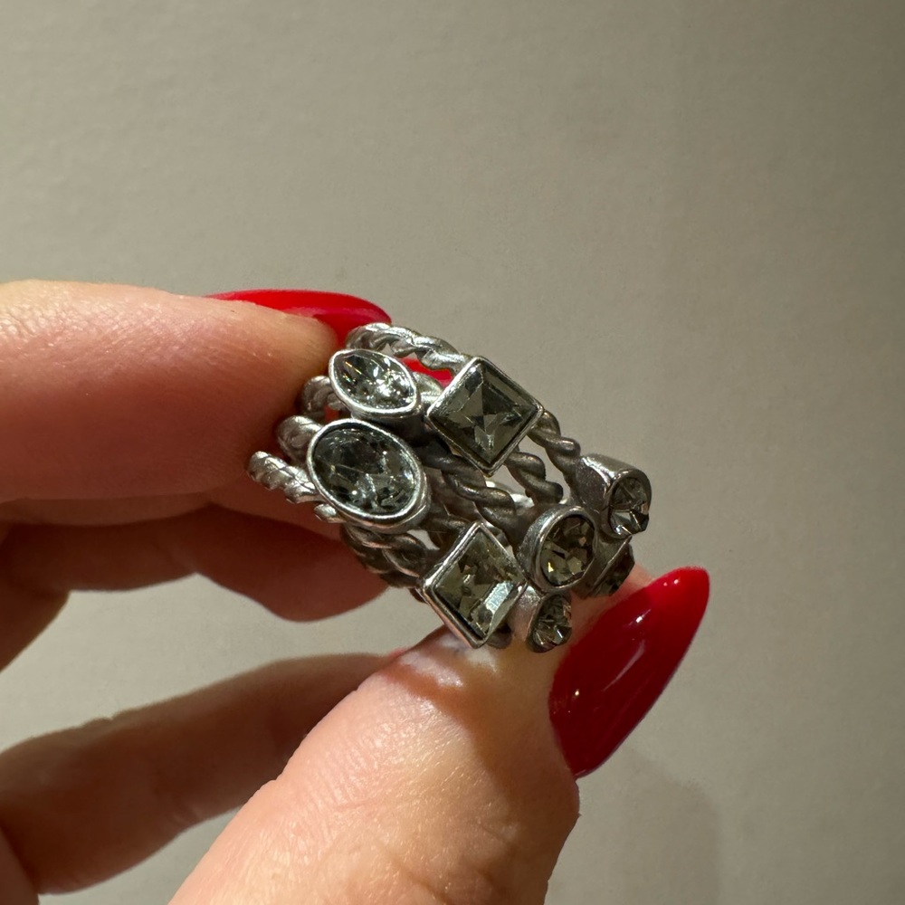 Beautiful multi-crystal adjustable size ring